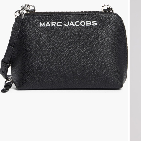 Marc Jacobs Handbags - Marc Jacobs Black Leather Crossbody Bag